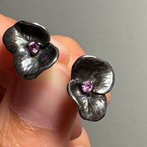 Retired James Avery Gemstone Flower Earrings